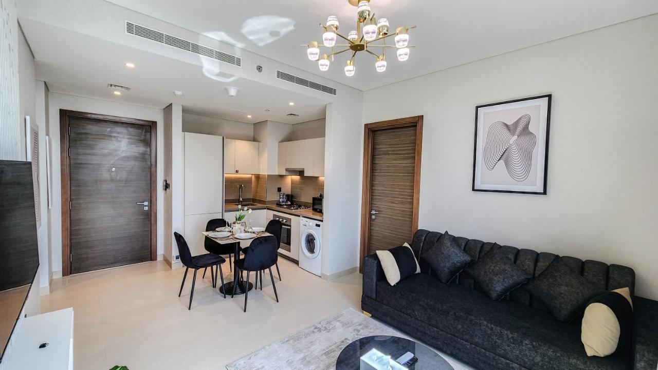 By Latinem Luxury 1br Study Cv B112 Near Burj Khalifa